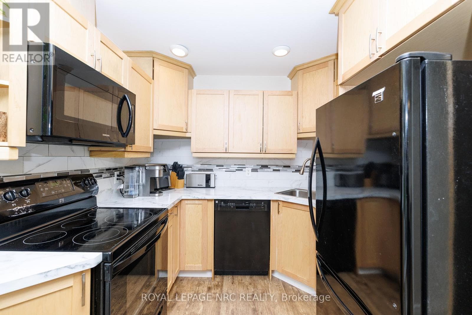 32 DIANNE DRIVE photo 4