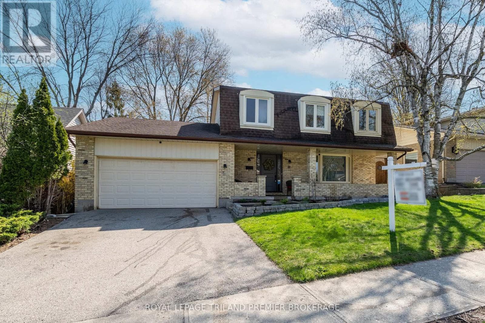 4 bed 3 bath single family at 31 FOXCROFT CRESCENT — $789,900