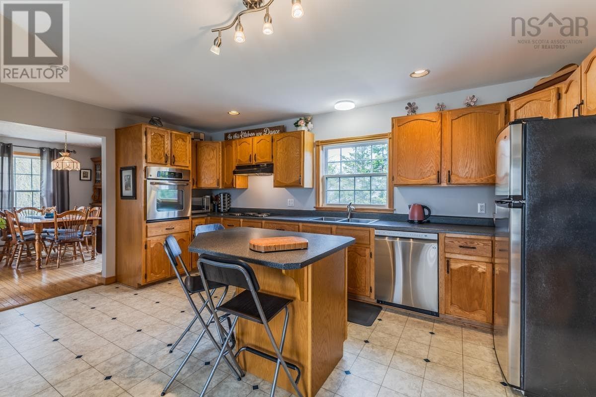 53 MEADOWLAND Avenue photo 2