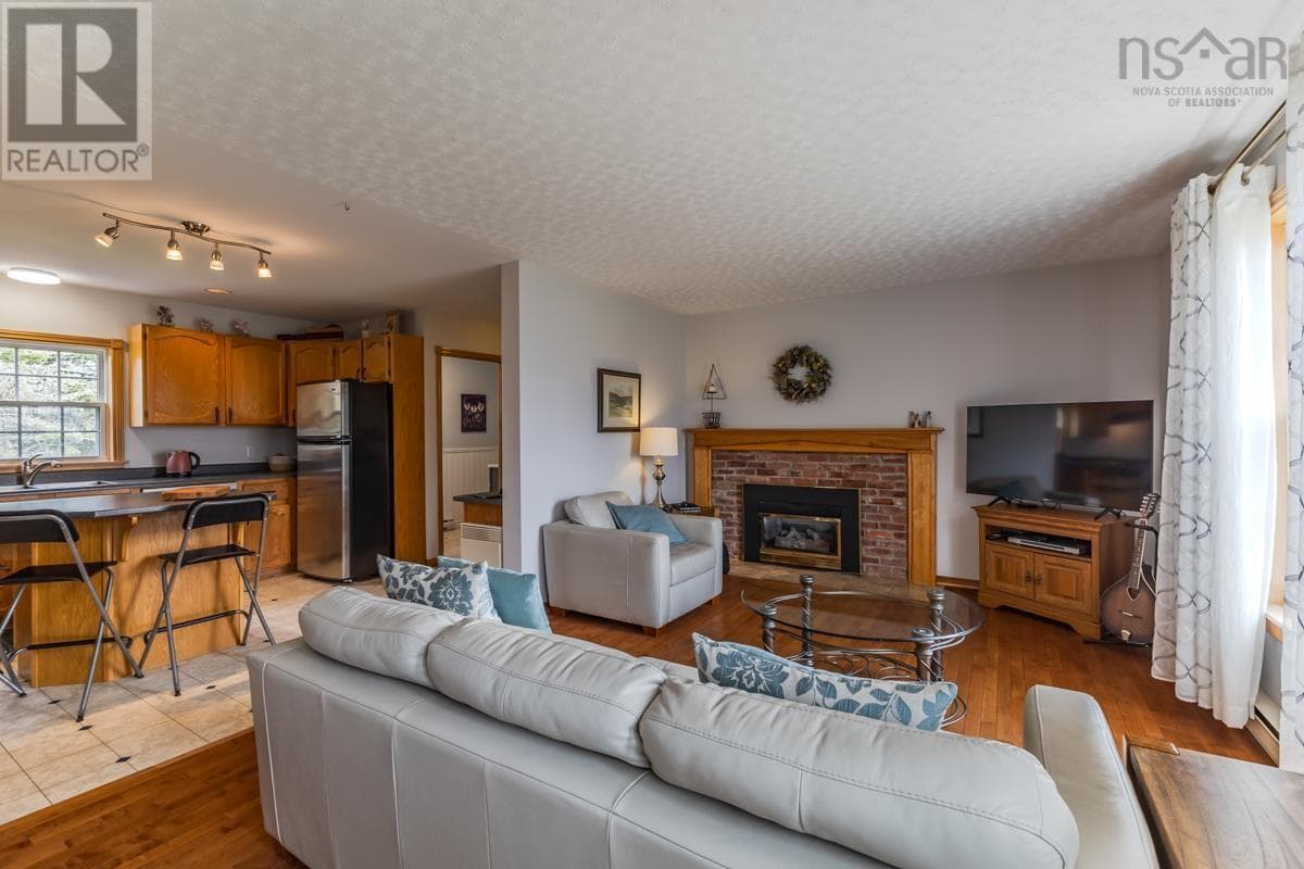 53 MEADOWLAND Avenue photo 5