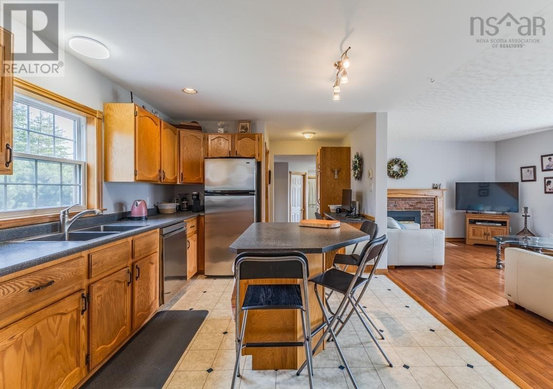 53 MEADOWLAND Avenue photo 4