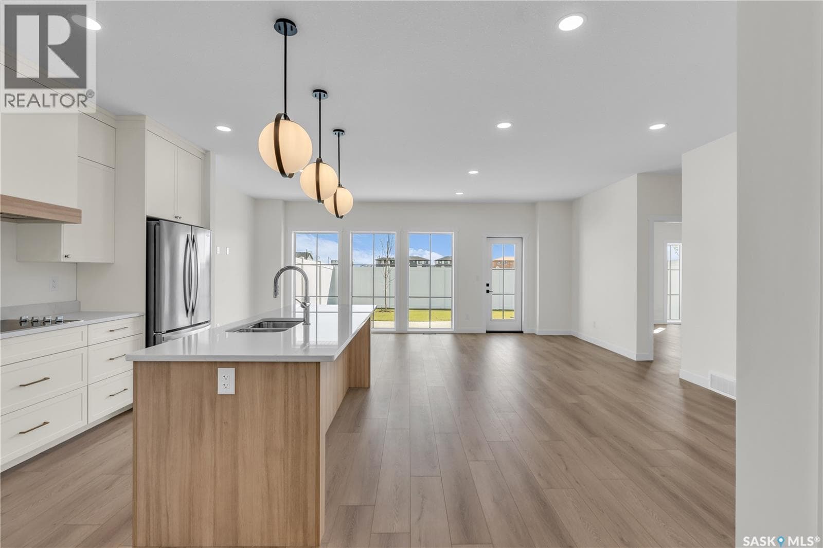10 720 Brighton BOULEVARD — photo 2