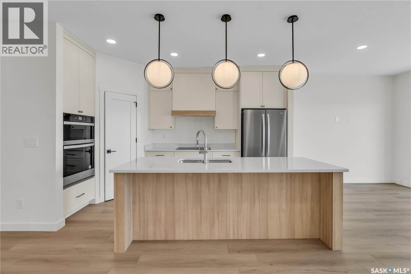 10 720 Brighton BOULEVARD — photo 3