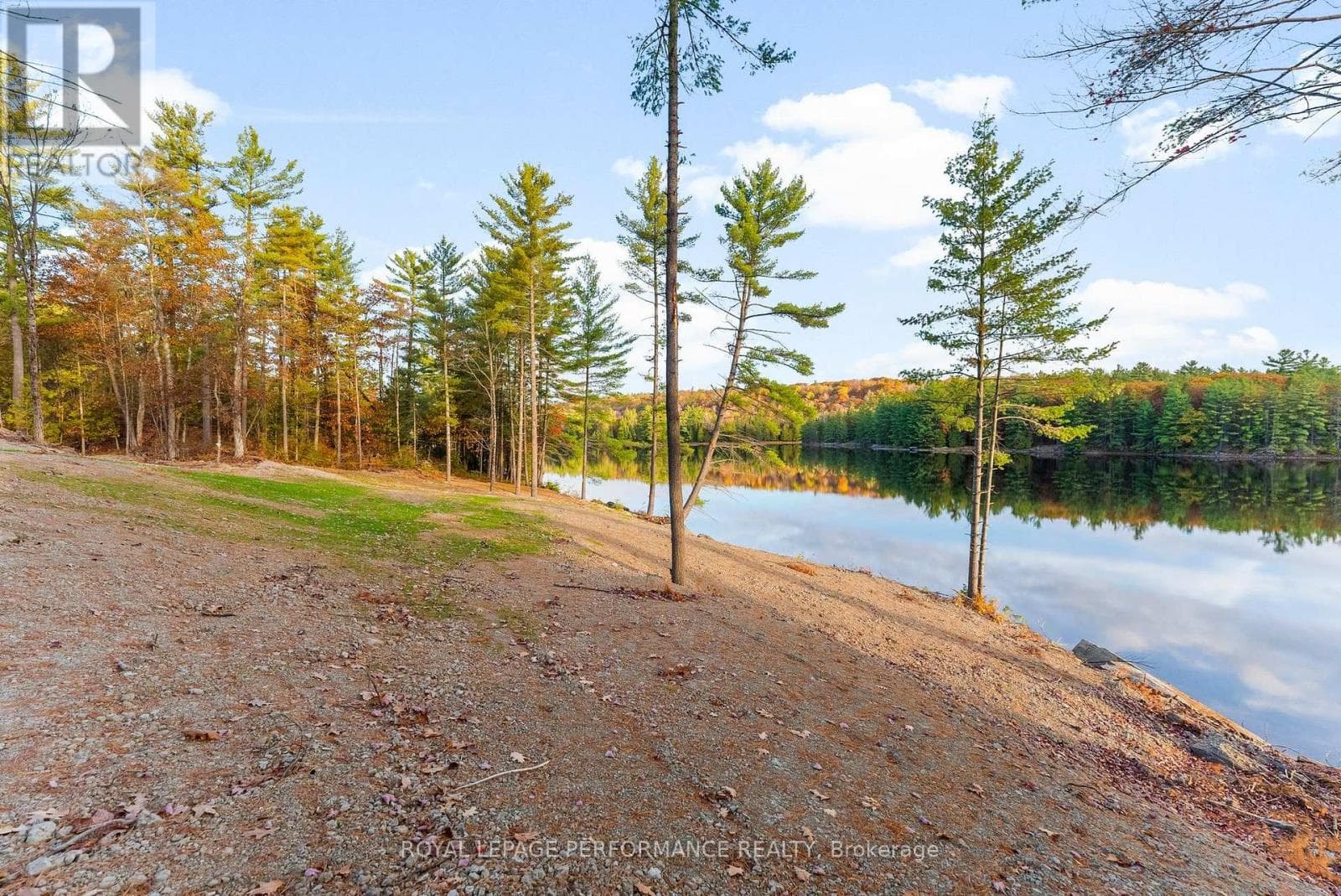 12 VOYAGEUR BAY TRAIL photo 3