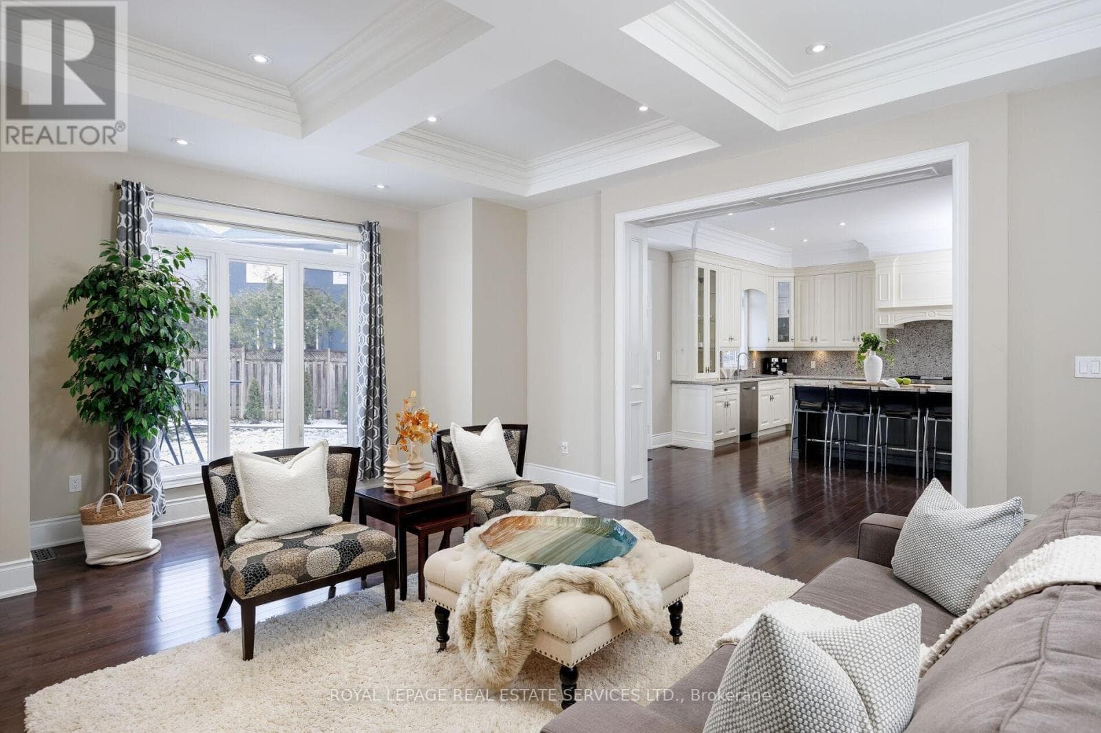 125 PALISER COURT photo 2