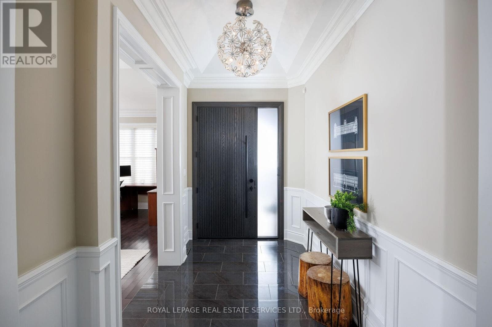 125 PALISER COURT photo 3