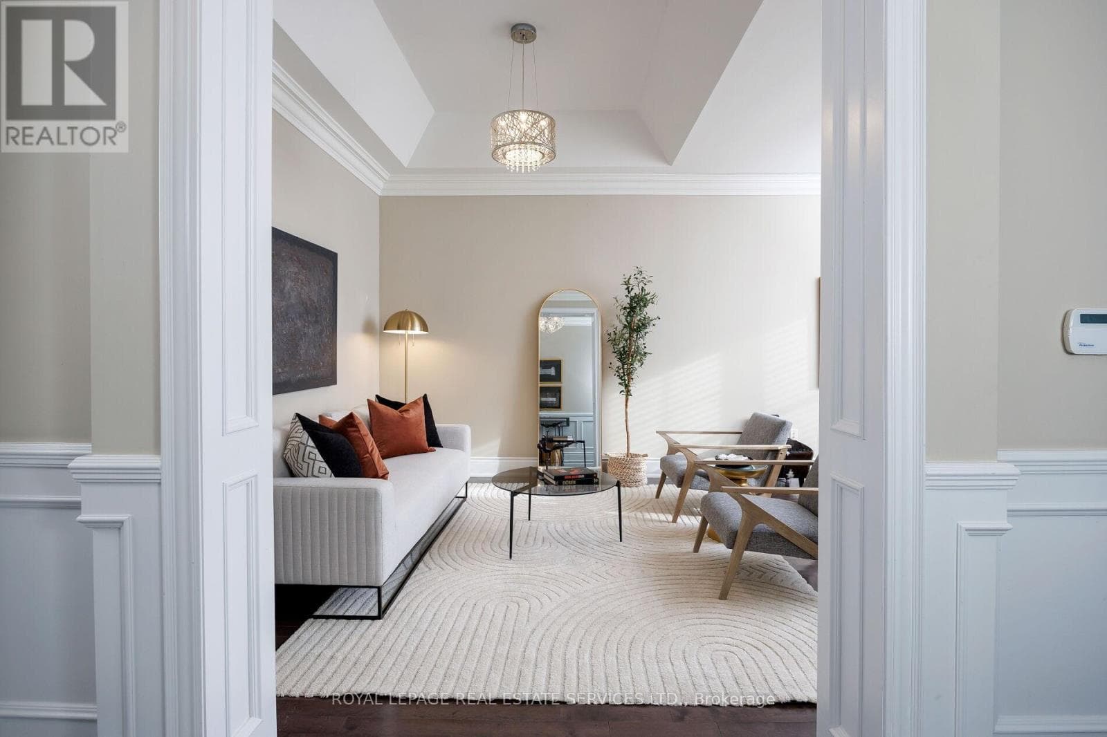 125 PALISER COURT photo 4