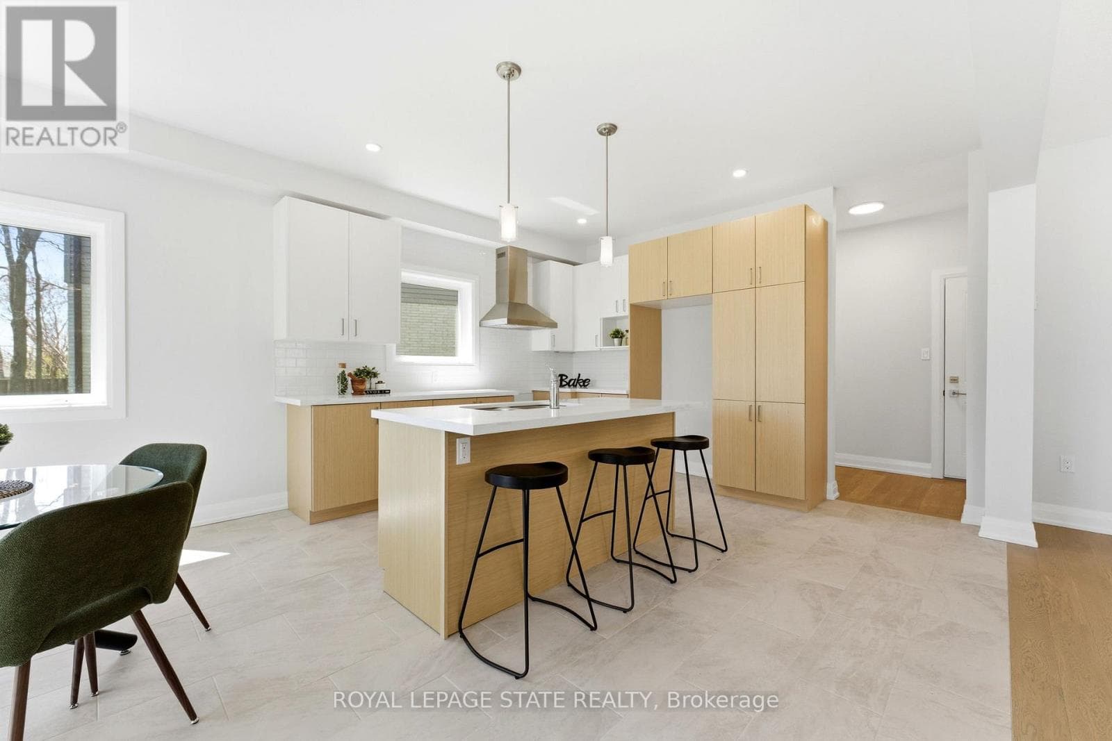 23 WOODVALLEY COURT photo 4