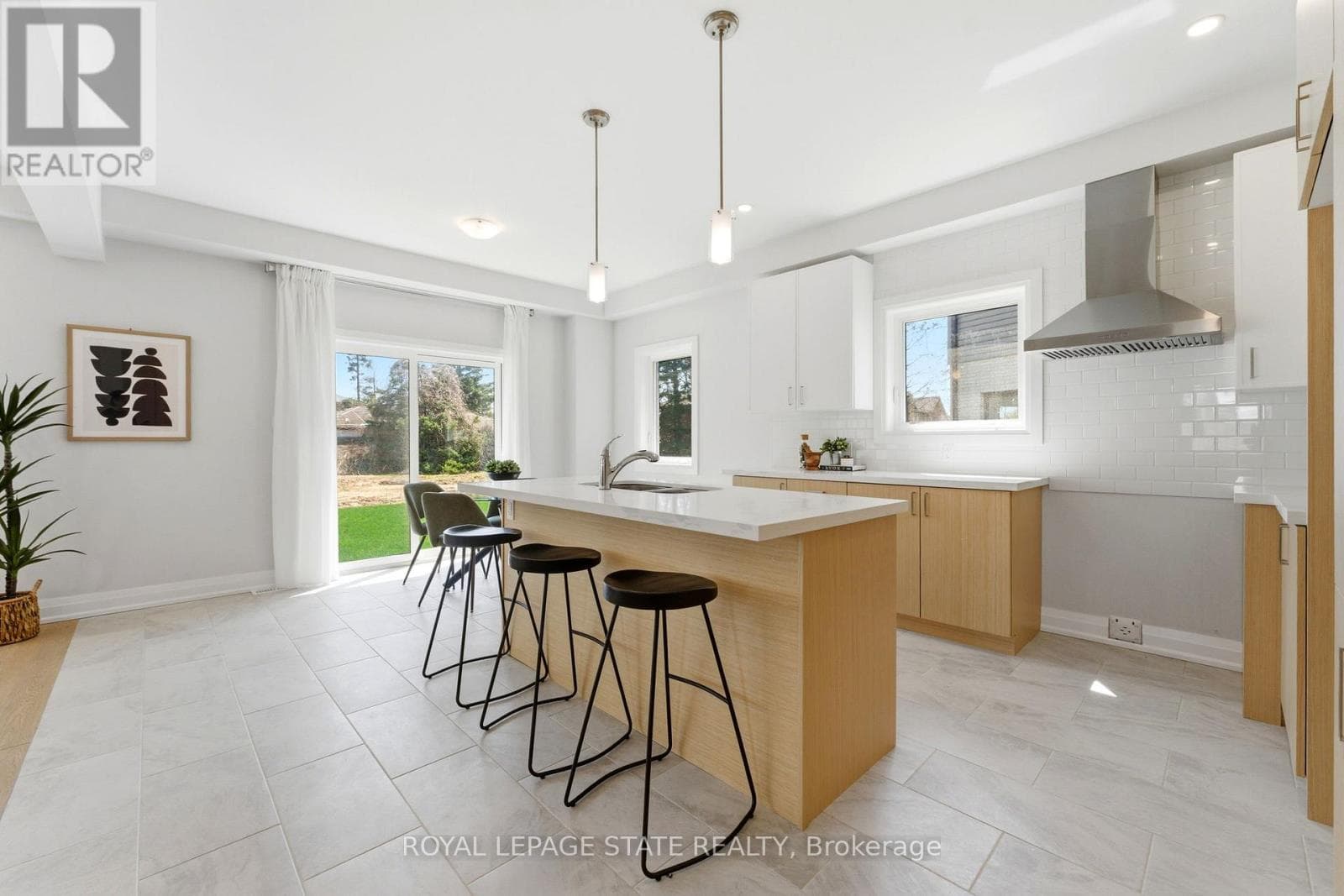 23 WOODVALLEY COURT photo 5