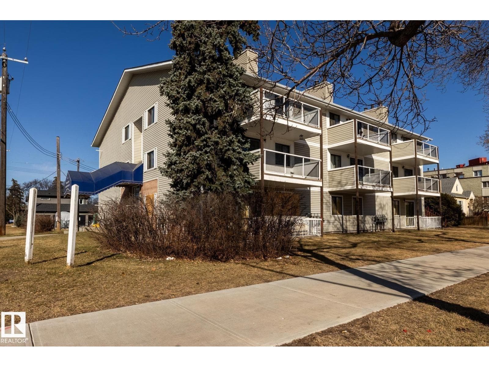 1 bed 1 bath single family at #105 10604 110 AV NW — $66,000