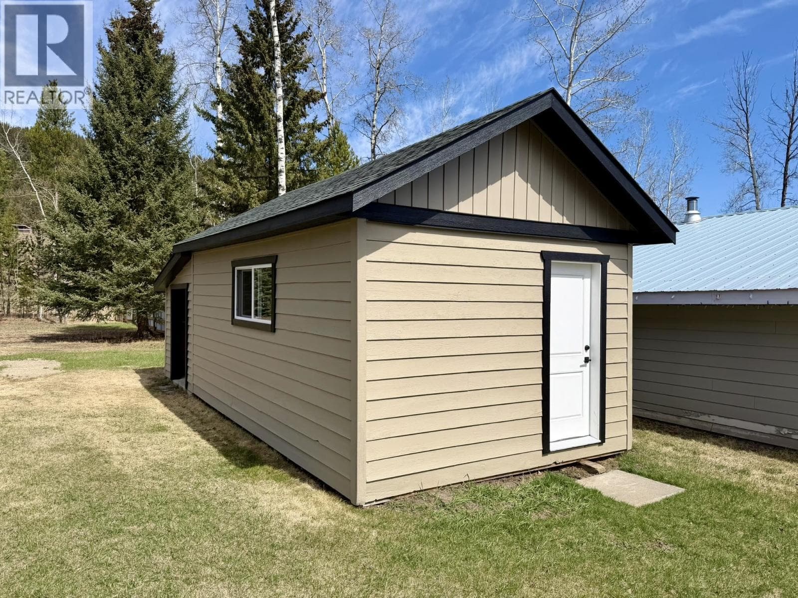 5901 HORSE LAKE ROAD photo 4