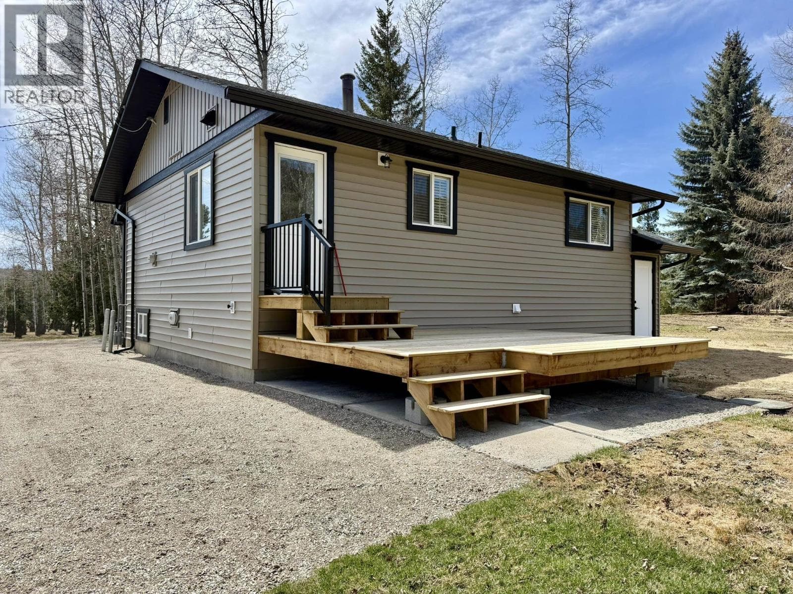 5901 HORSE LAKE ROAD photo 3
