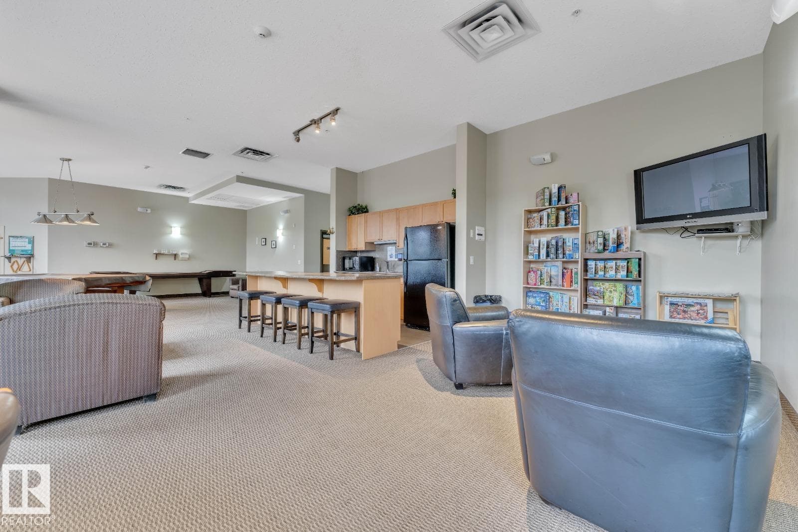 #105 160 Magrath NW NW — photo 3