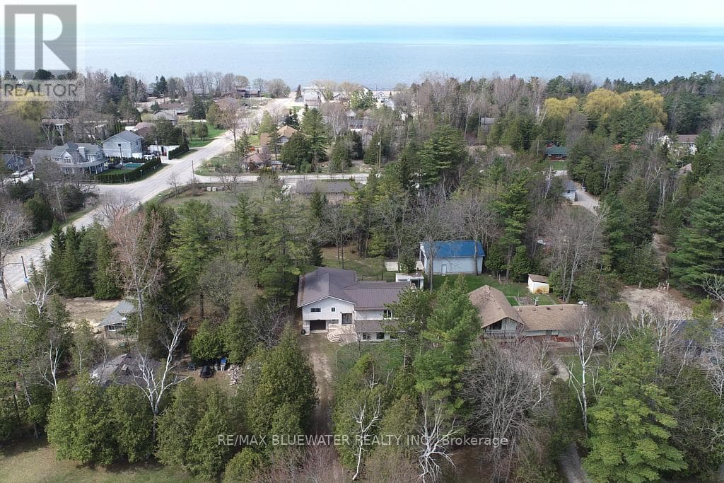 6386 VICTORIA AVENUE photo 4