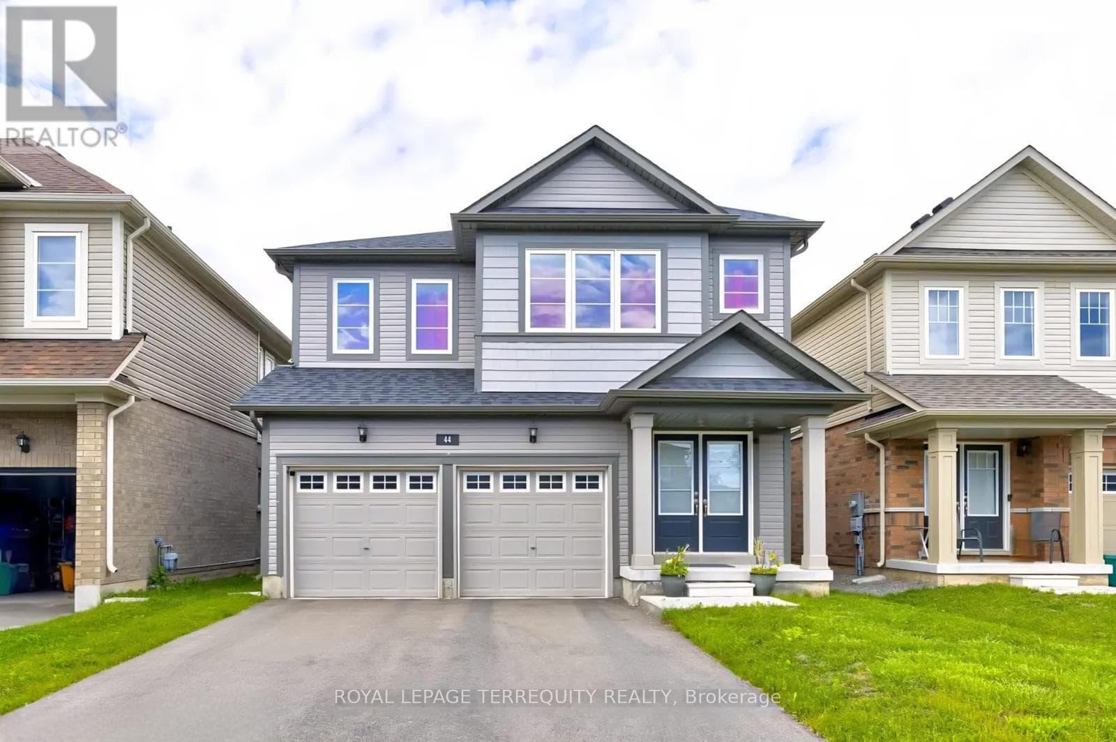 4 bed 3 bath single family at 44 COTTONWOOD CRESCENT — $699,900