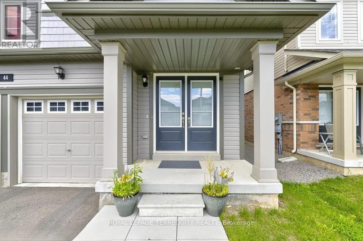 44 COTTONWOOD CRESCENT photo 3