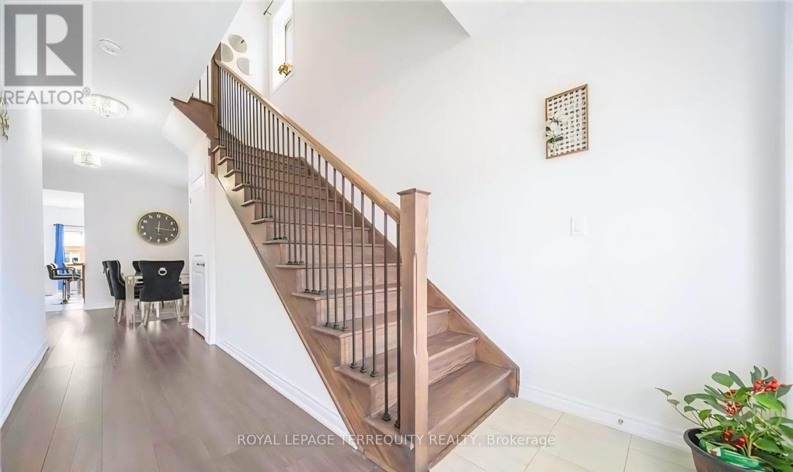 44 COTTONWOOD CRESCENT photo 5