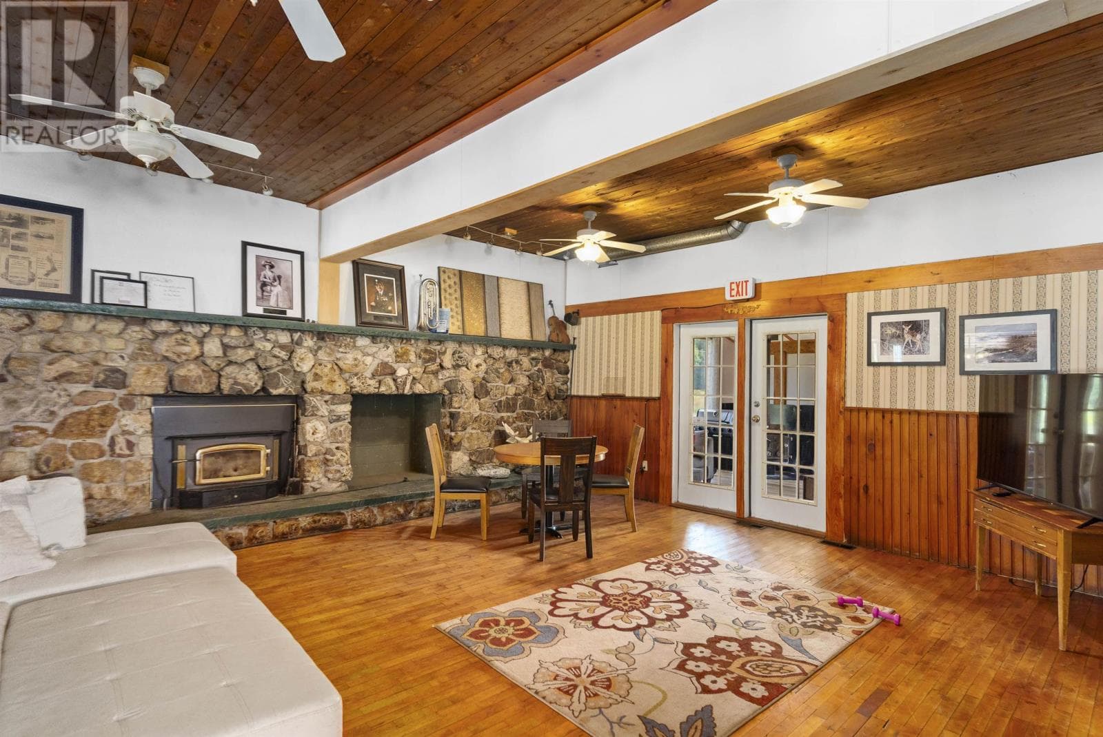 3065 Hwy 588 photo 4