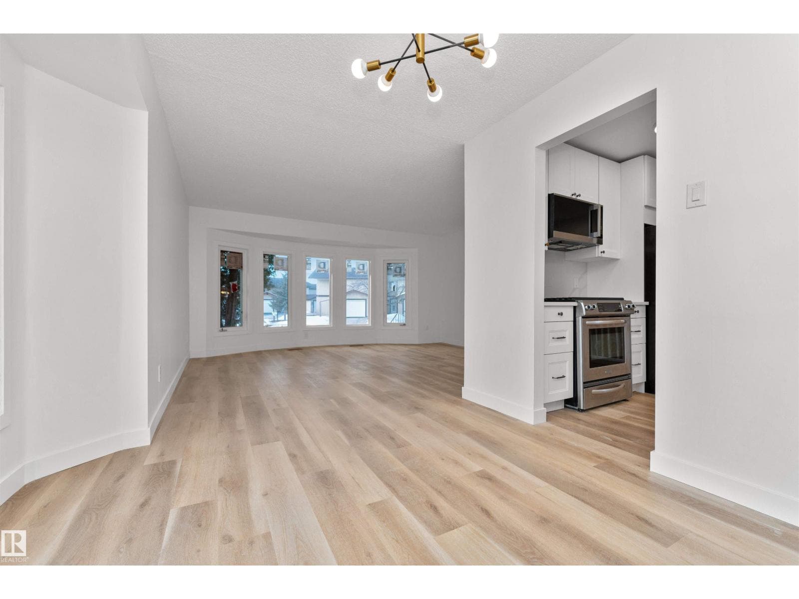 3208 130 AV NW photo 8