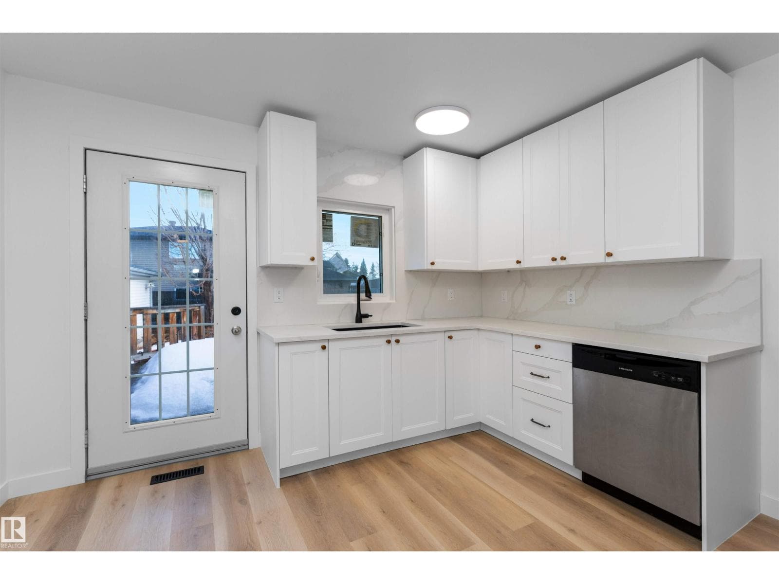 3208 130 AV NW photo 11