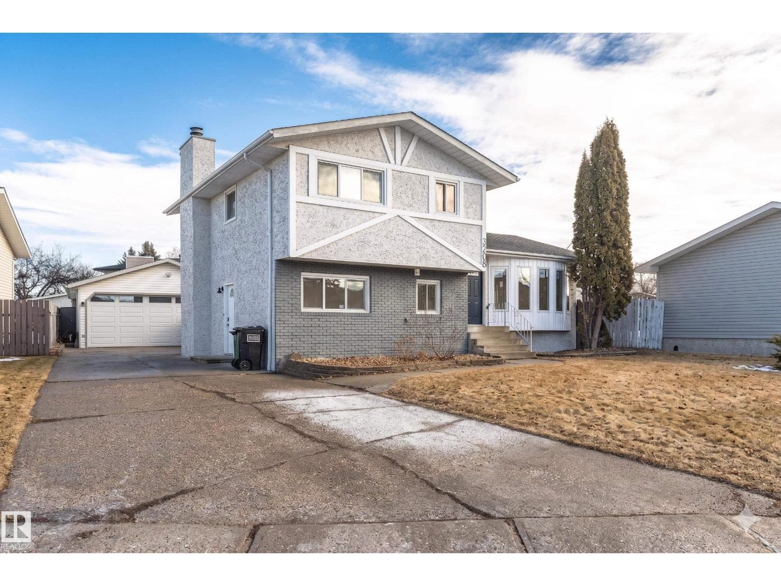 3208 130 AV NW photo 2