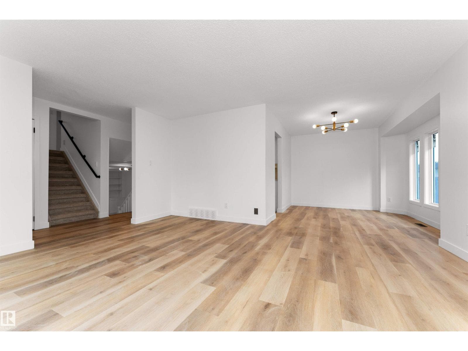 3208 130 AV NW photo 5