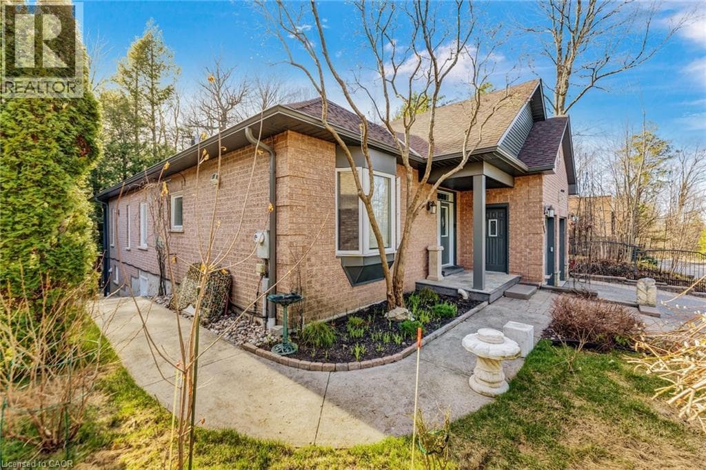 600 HENDERSON Drive photo 2