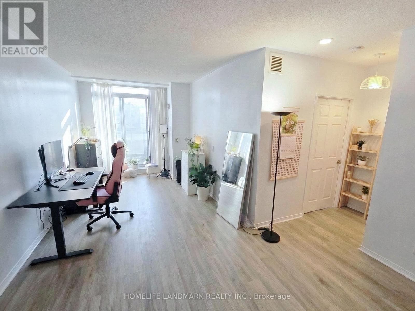 106 - 7398 YONGE STREET photo 3