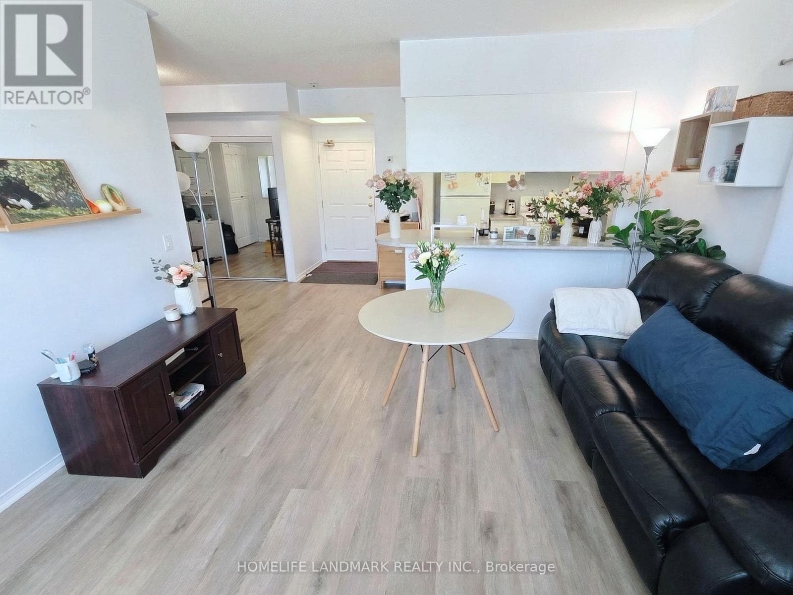 106 - 7398 YONGE STREET photo 5