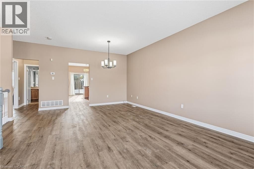 130 SOUTHBROOK Drive Unit# 30 photo 4