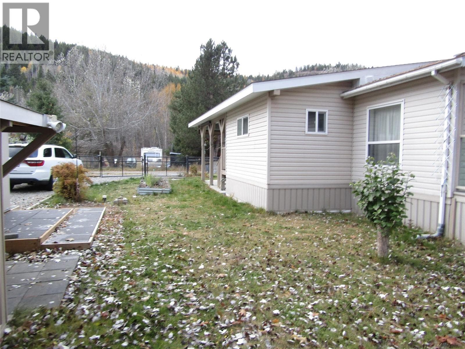 570 Nickel Lane photo 4