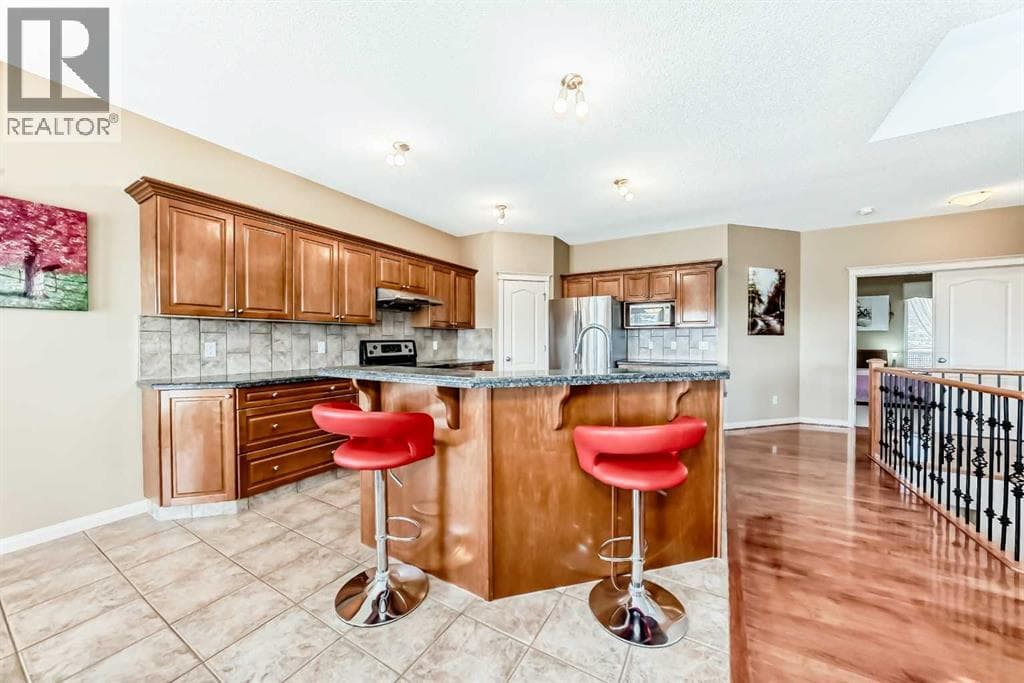 92 Hamptons Drive NW photo 5