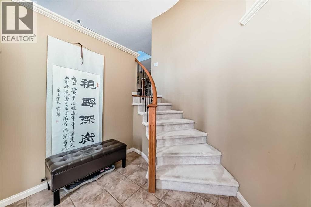 92 Hamptons Drive NW photo 3