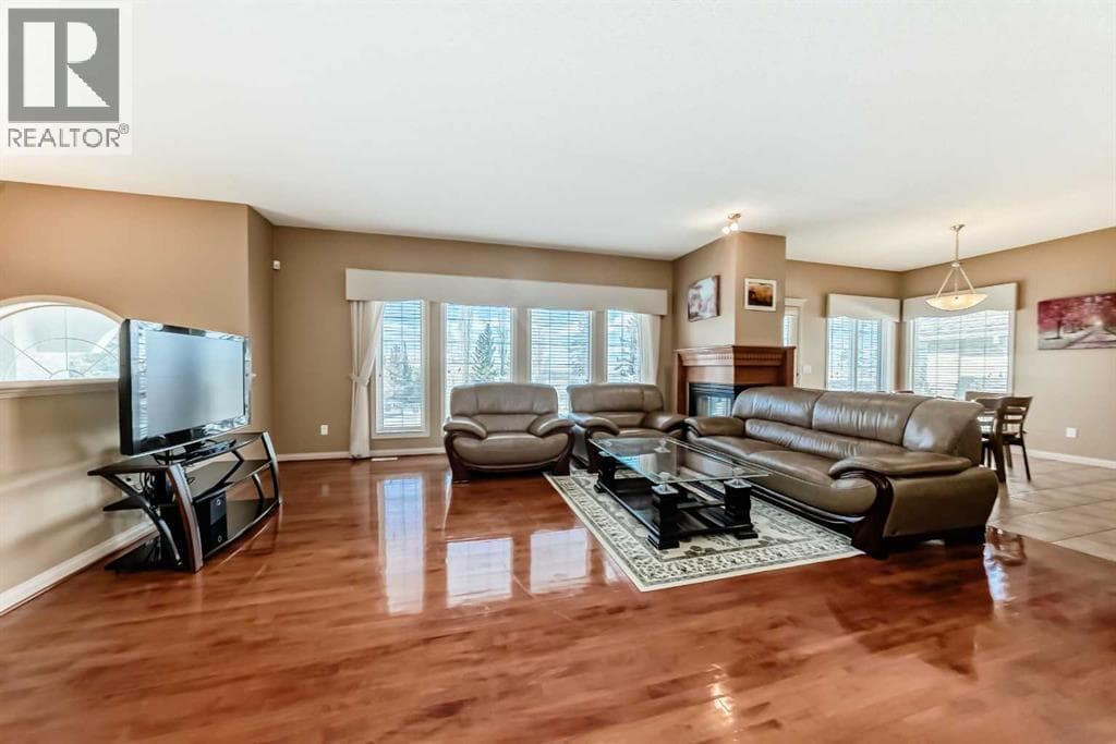 92 Hamptons Drive NW photo 4