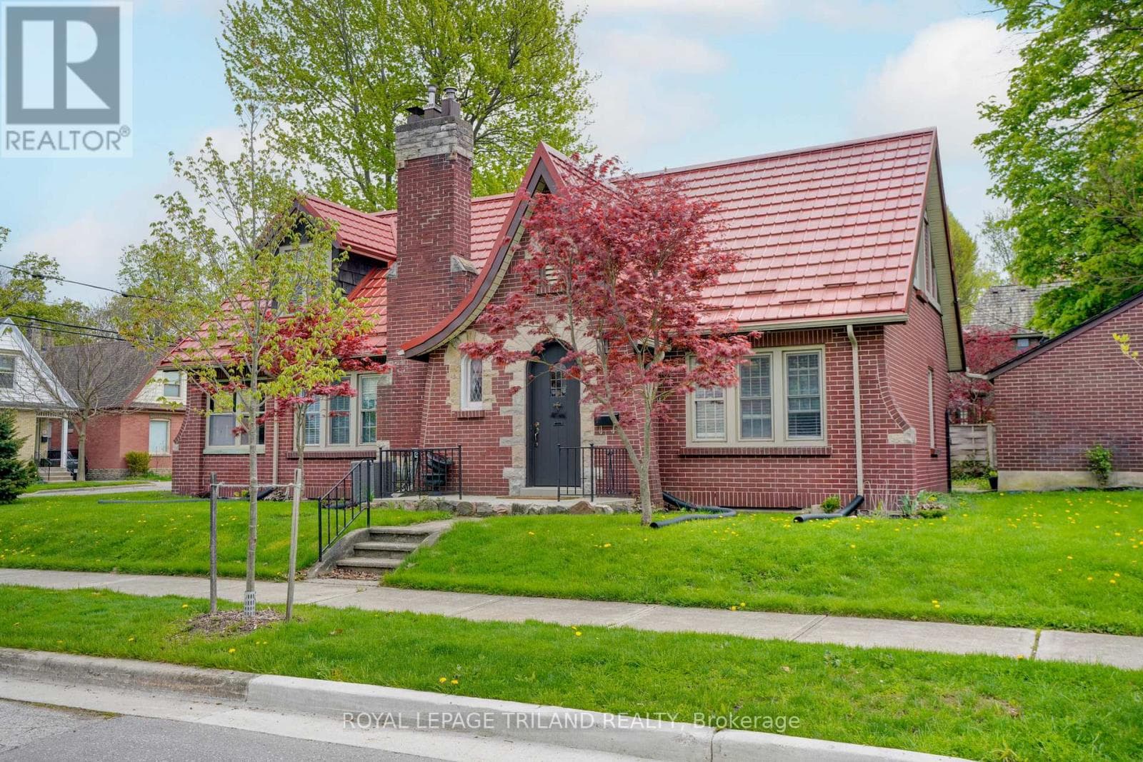 1 WOODLAND PLACE photo 3