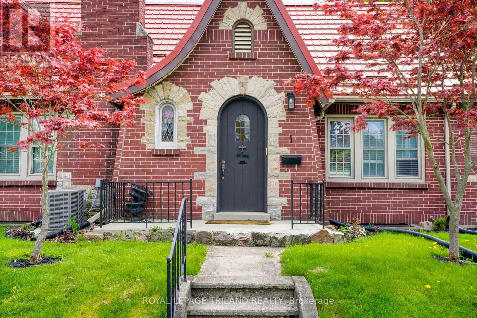 1 WOODLAND PLACE photo 2