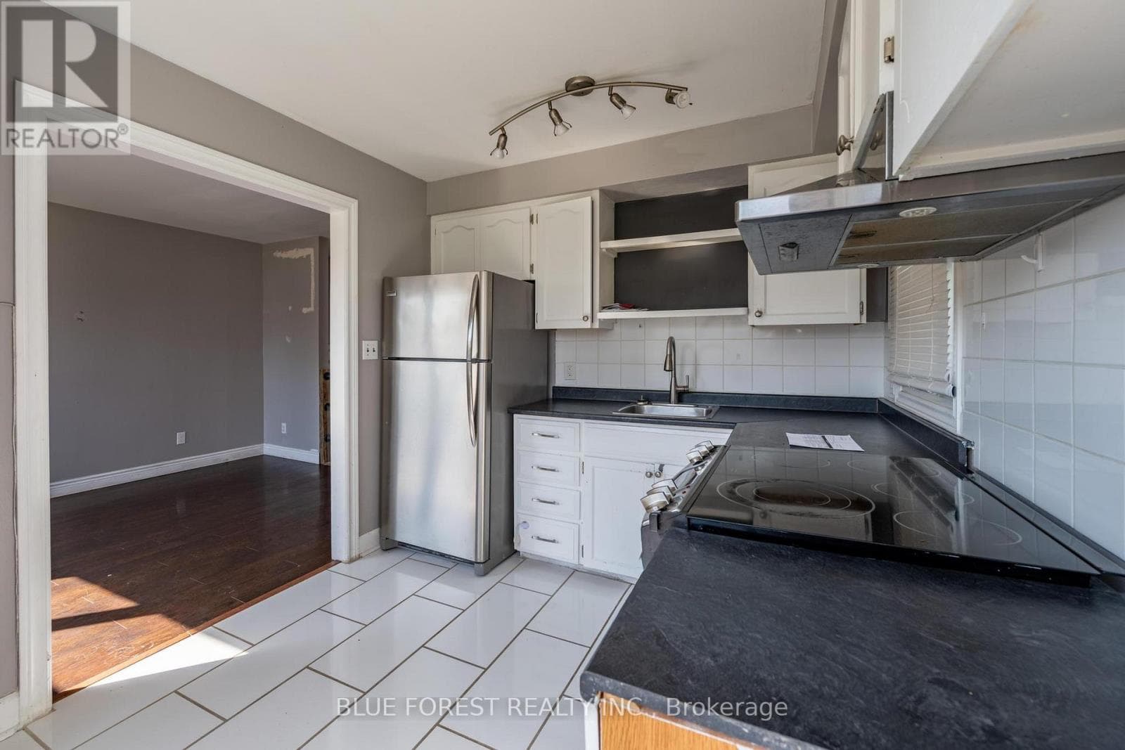 751 CURRY STREET photo 3