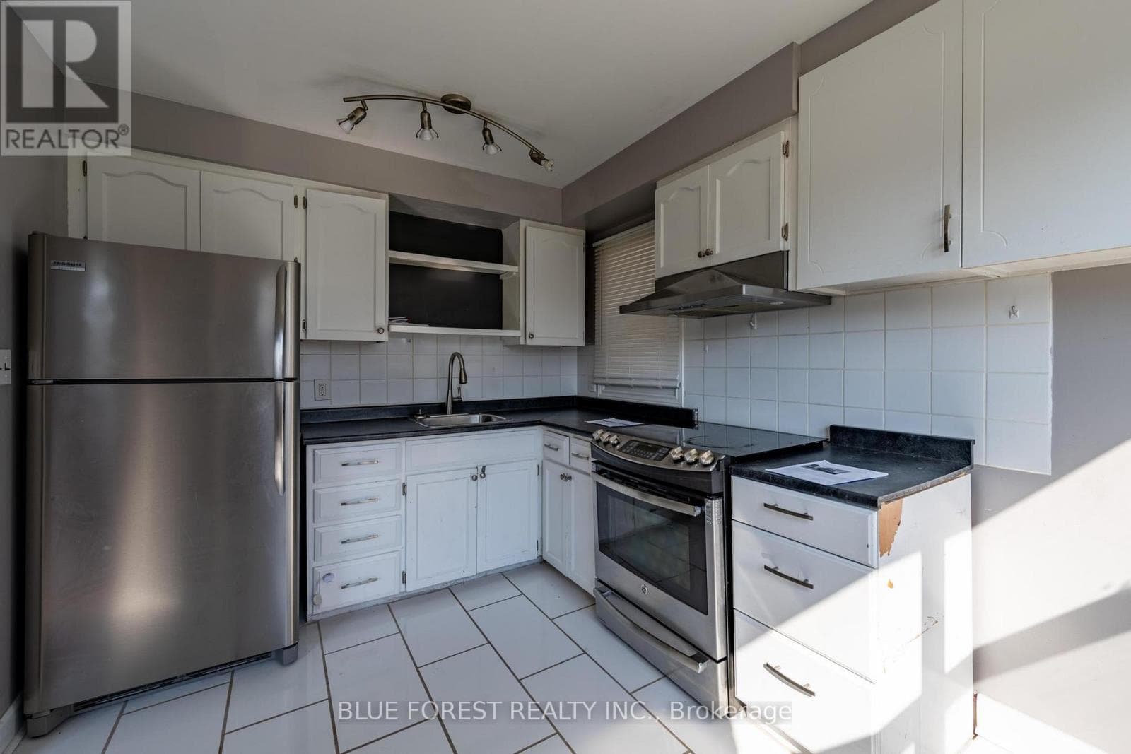 751 CURRY STREET photo 4