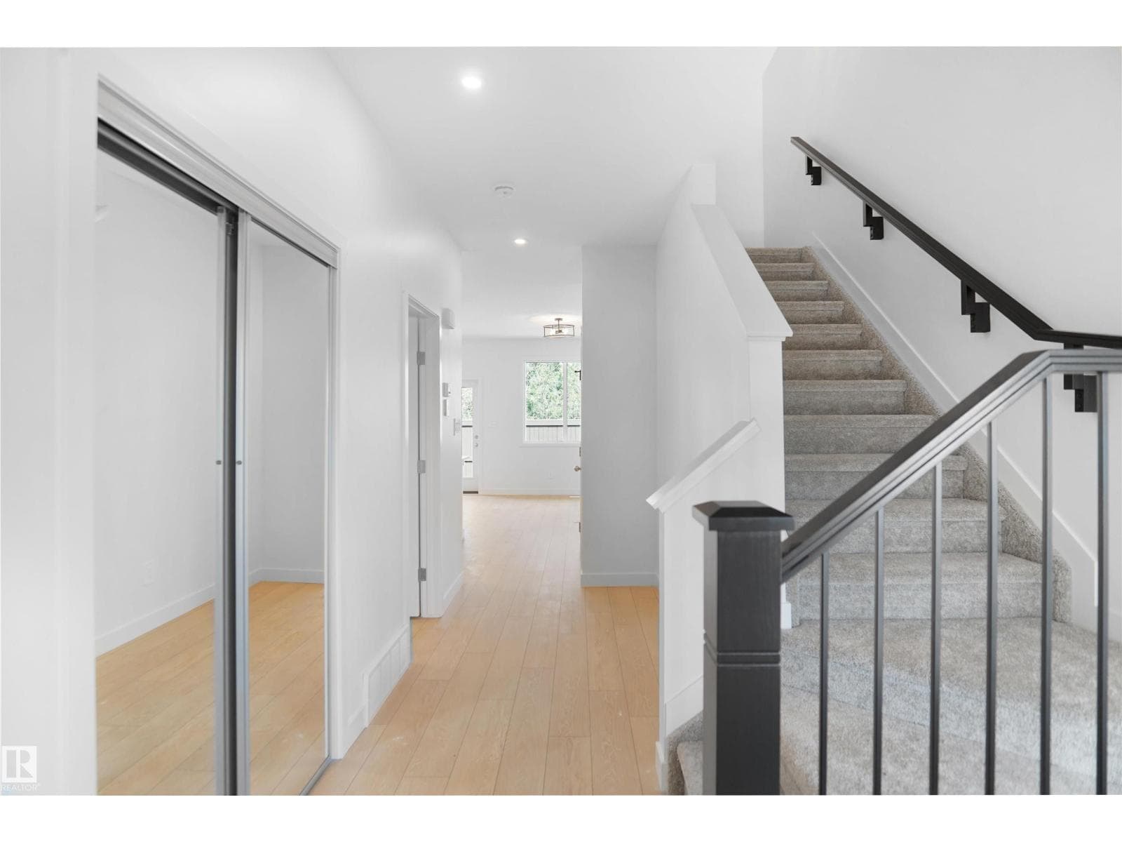8719 183 AV NW — photo 3