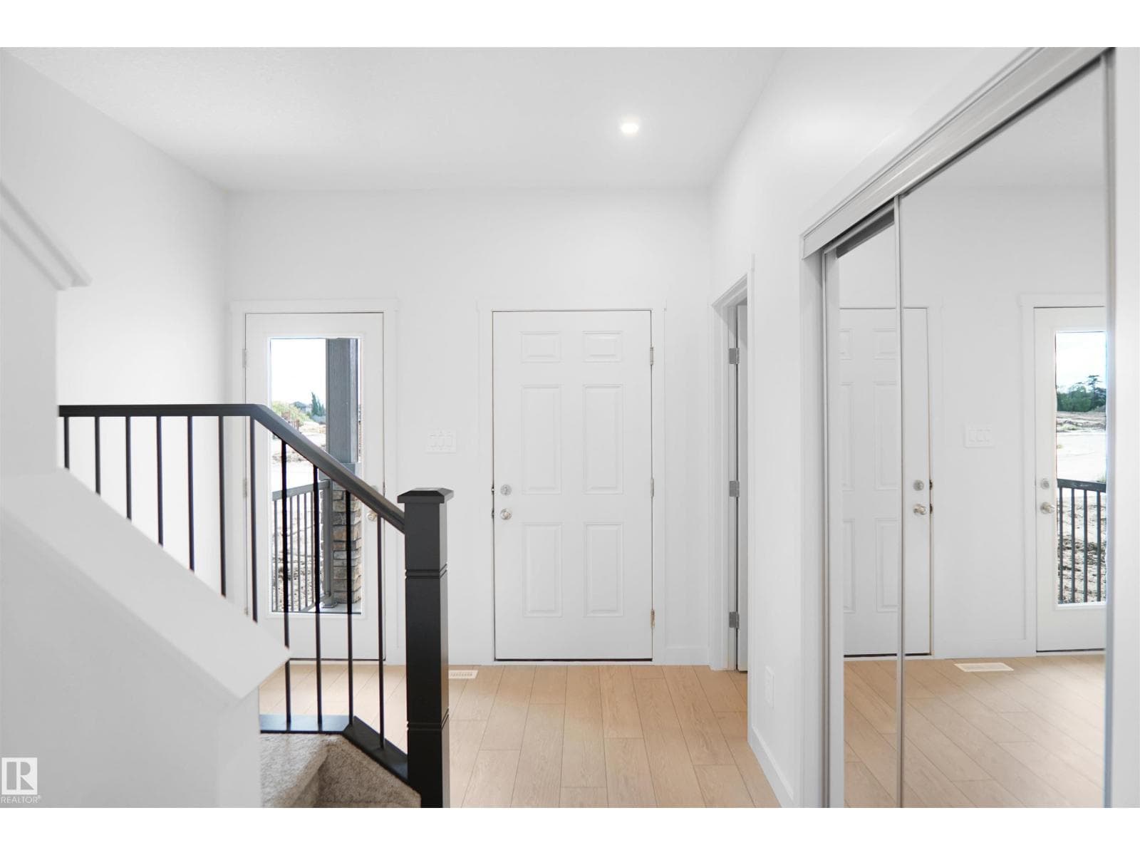 8719 183 AV NW — photo 4