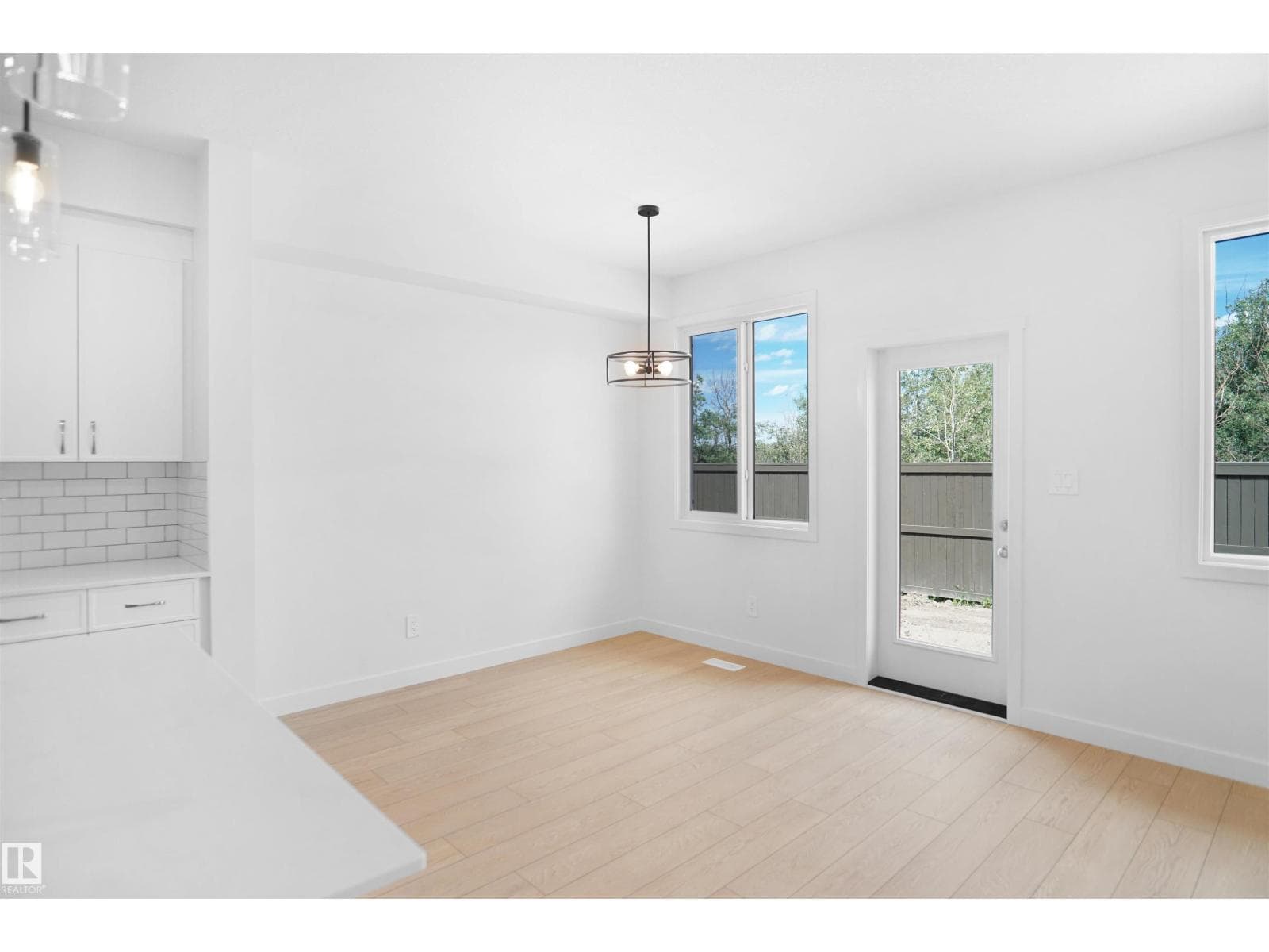 8719 183 AV NW — photo 5