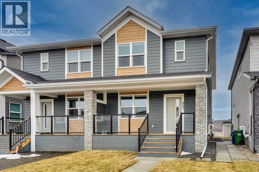 667 Wolf Willow Boulevard SE photo 3