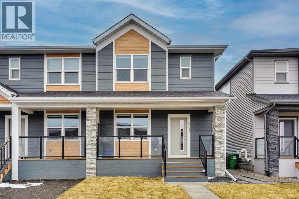 667 Wolf Willow Boulevard SE photo 2