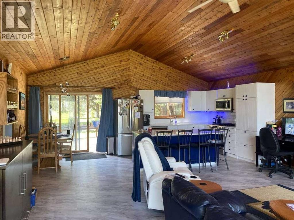 34 Lakeshore Drive photo 3
