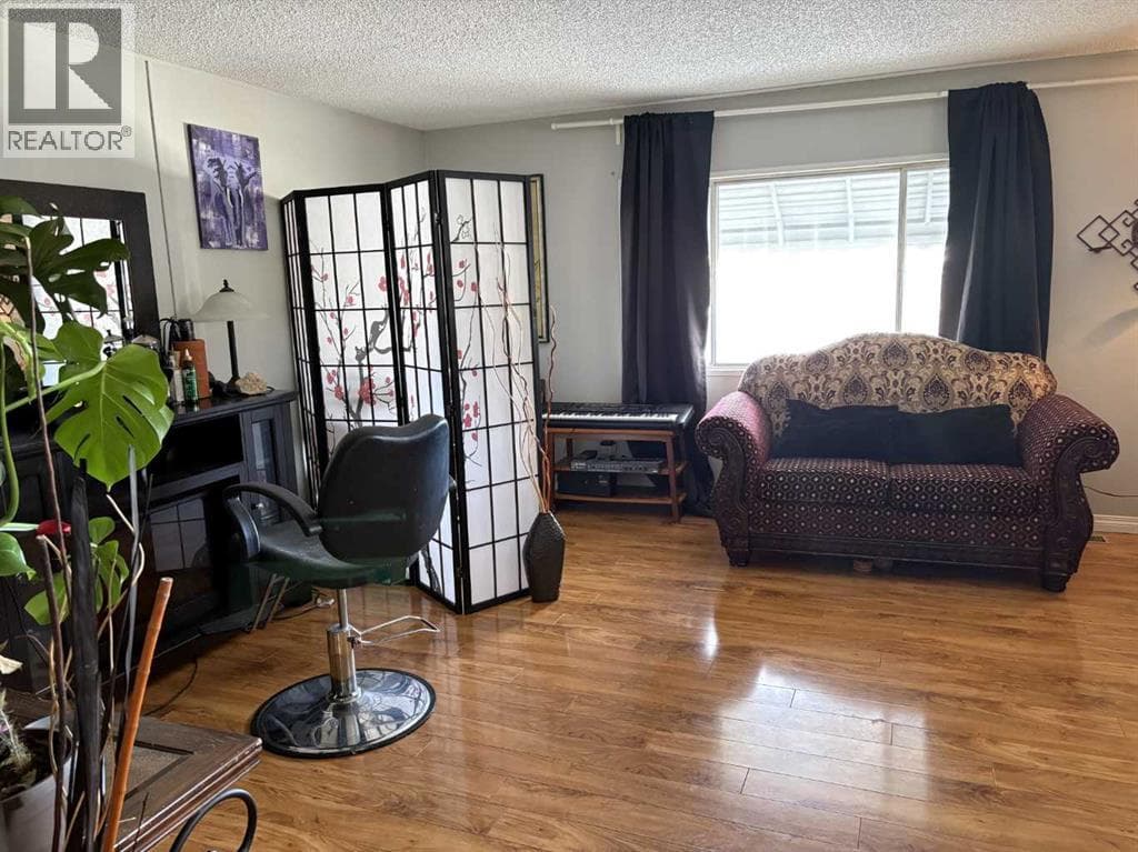 207, 3223 83 Street NW photo 3