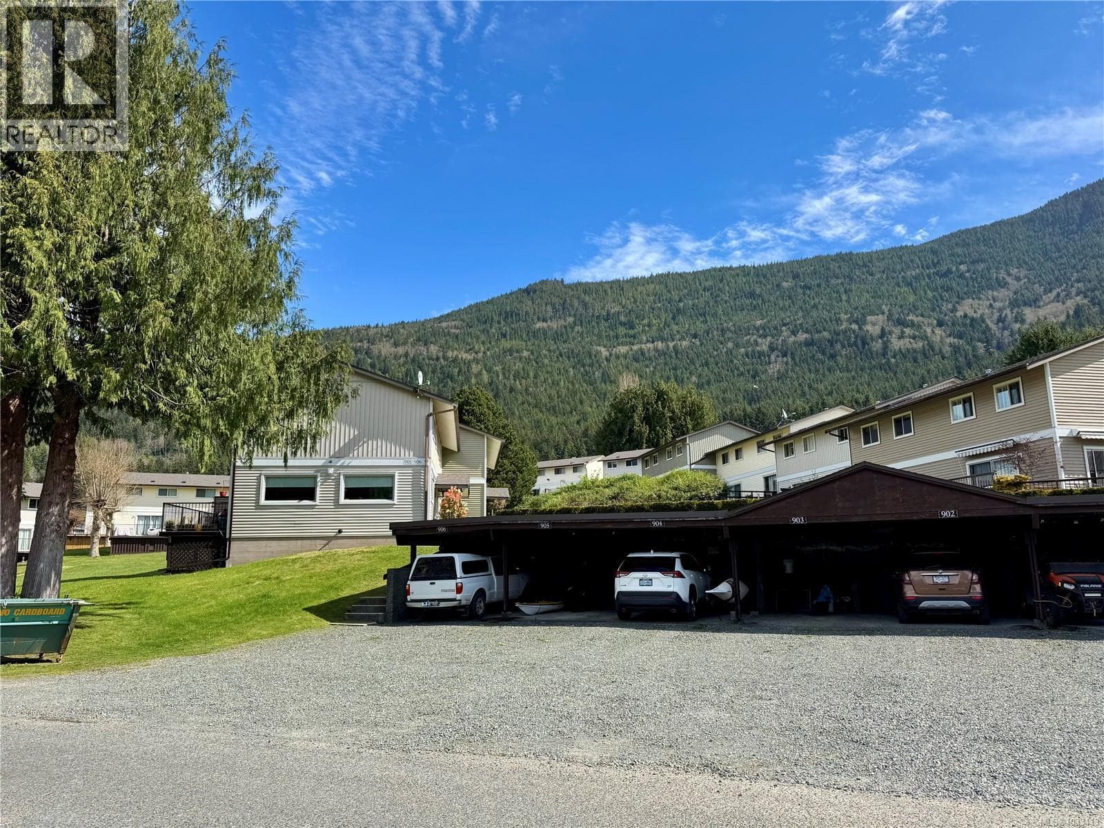 903 Maquinna Ave photo 3