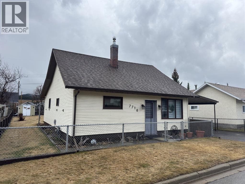 7710 24 Avenue photo 2