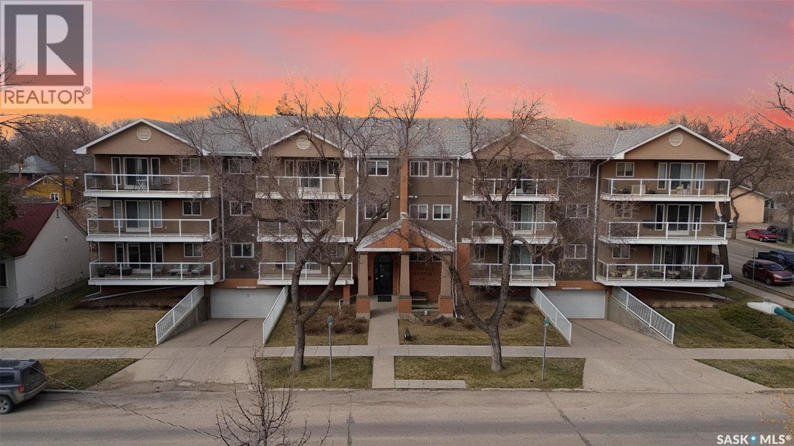 1 bed 1 bath single family at 203 921 Main STREET — $289,900