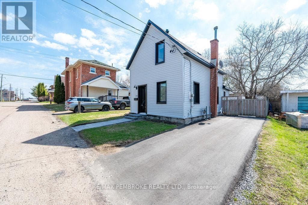 131 PATRICK AVENUE photo 3