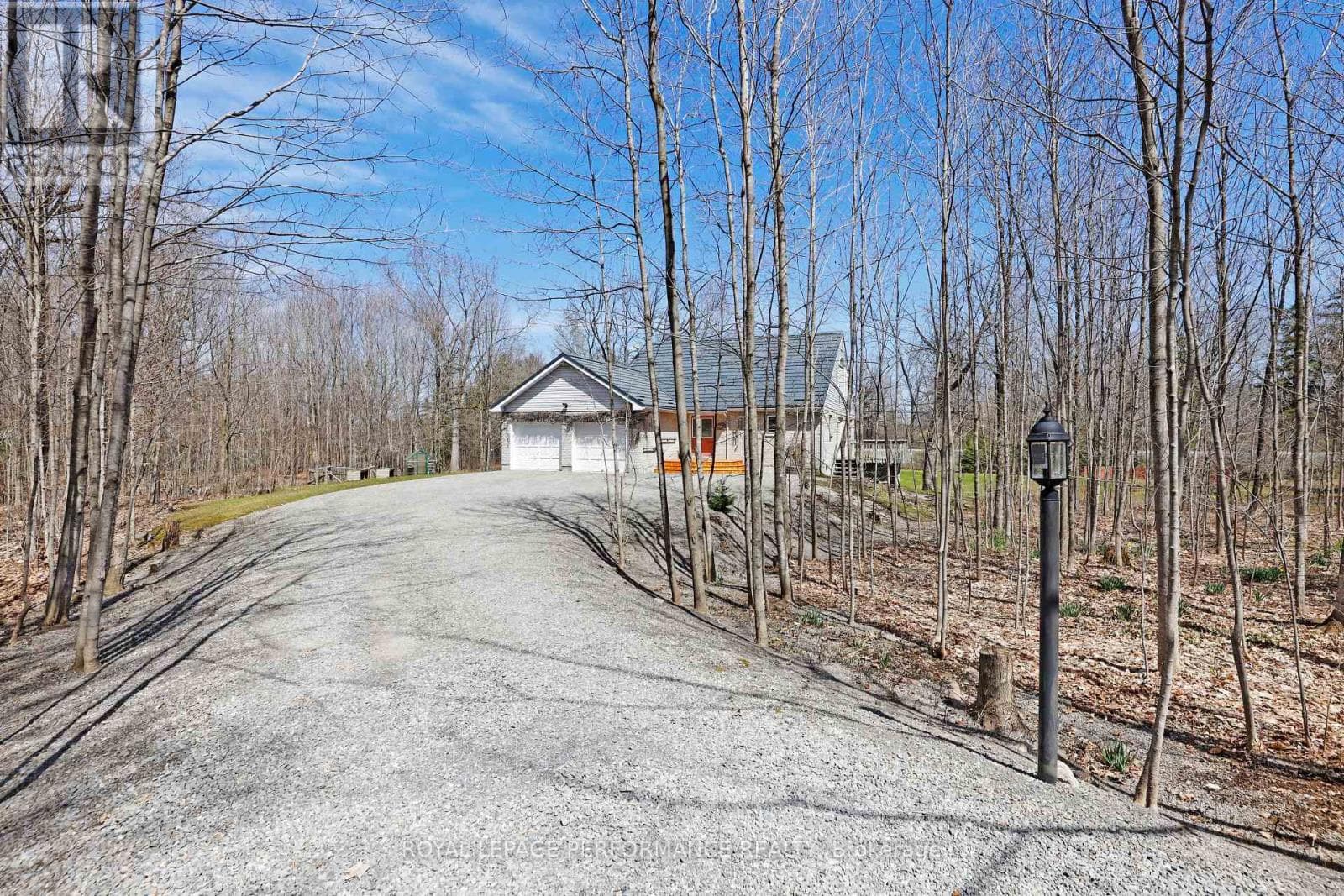 108 FELTON CRESCENT photo 2